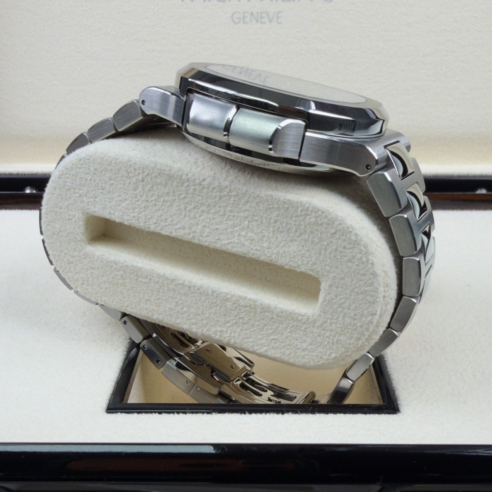 Patek Philippe Nautilus Flyback Chronograph - Box and Papers 2024 (MK)