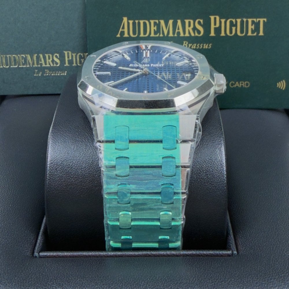 Royal Oak Selfwinding - Unworn and Sealed Box & Papers 2020 (MK)