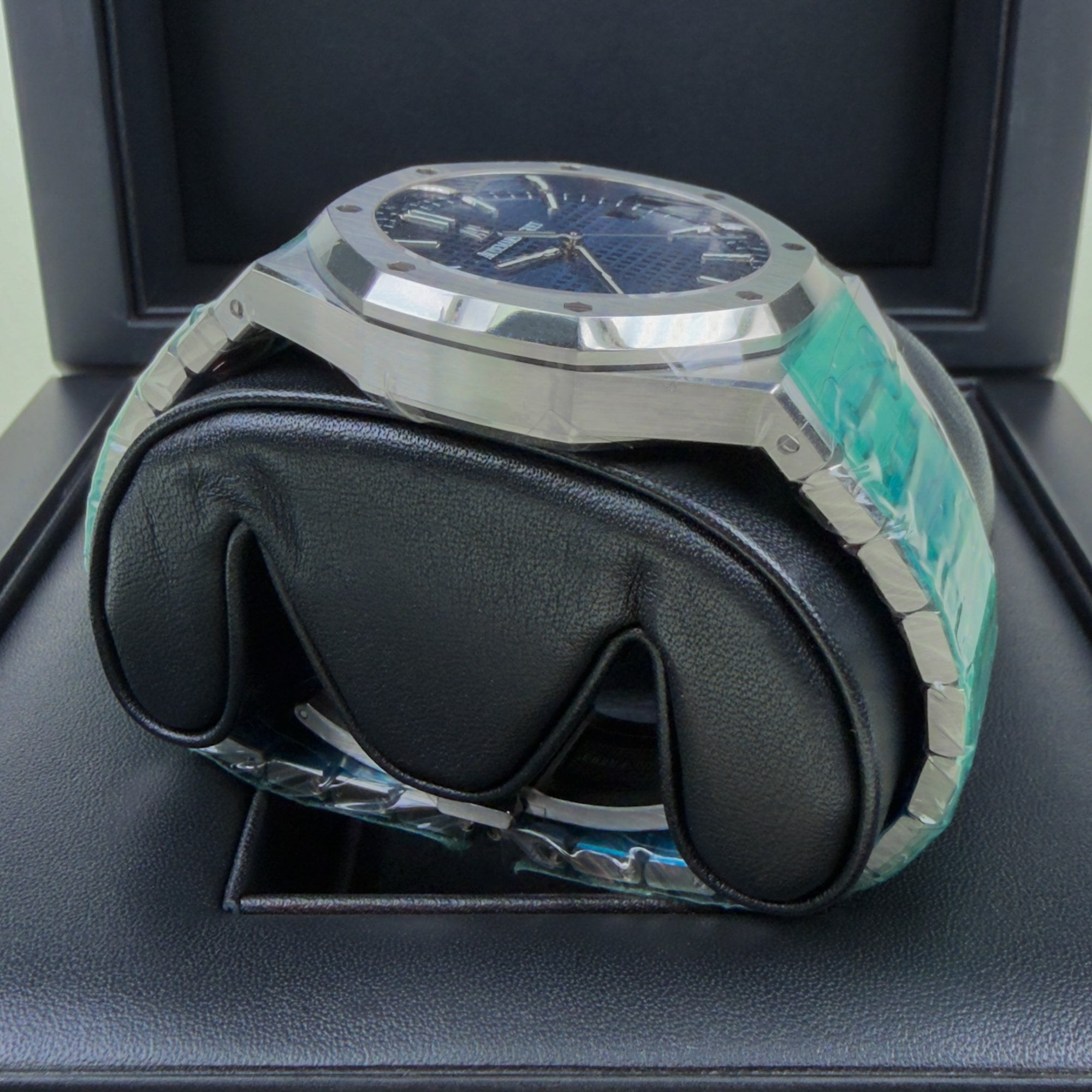 Royal Oak Selfwinding - Unworn and Sealed Box & Papers 2020 (MK)