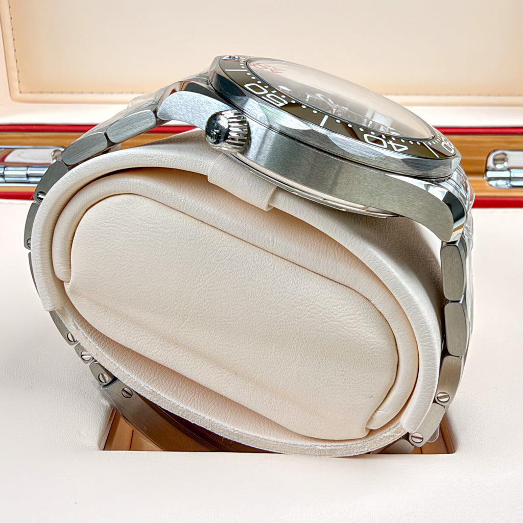 Omega Seamaster Diver Green 42mm - Unworn with Box and Papers 2026